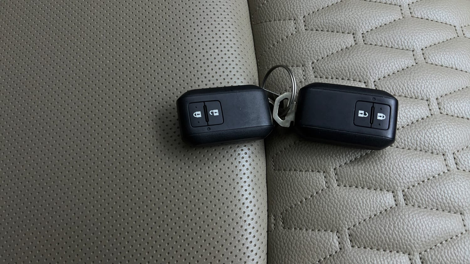 Used 2019 Maruti Suzuki New Ertiga ZXi Petrol Manual extra CAR KEY VIEW