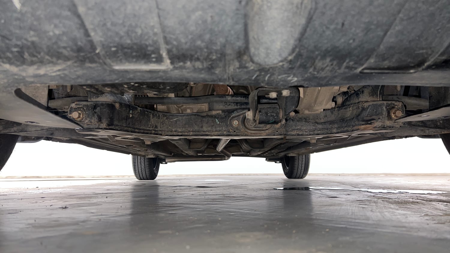 Used 2016 Hyundai Elite i20 Sportz 1.2 Petrol Manual extra FRONT LEFT UNDERBODY VIEW