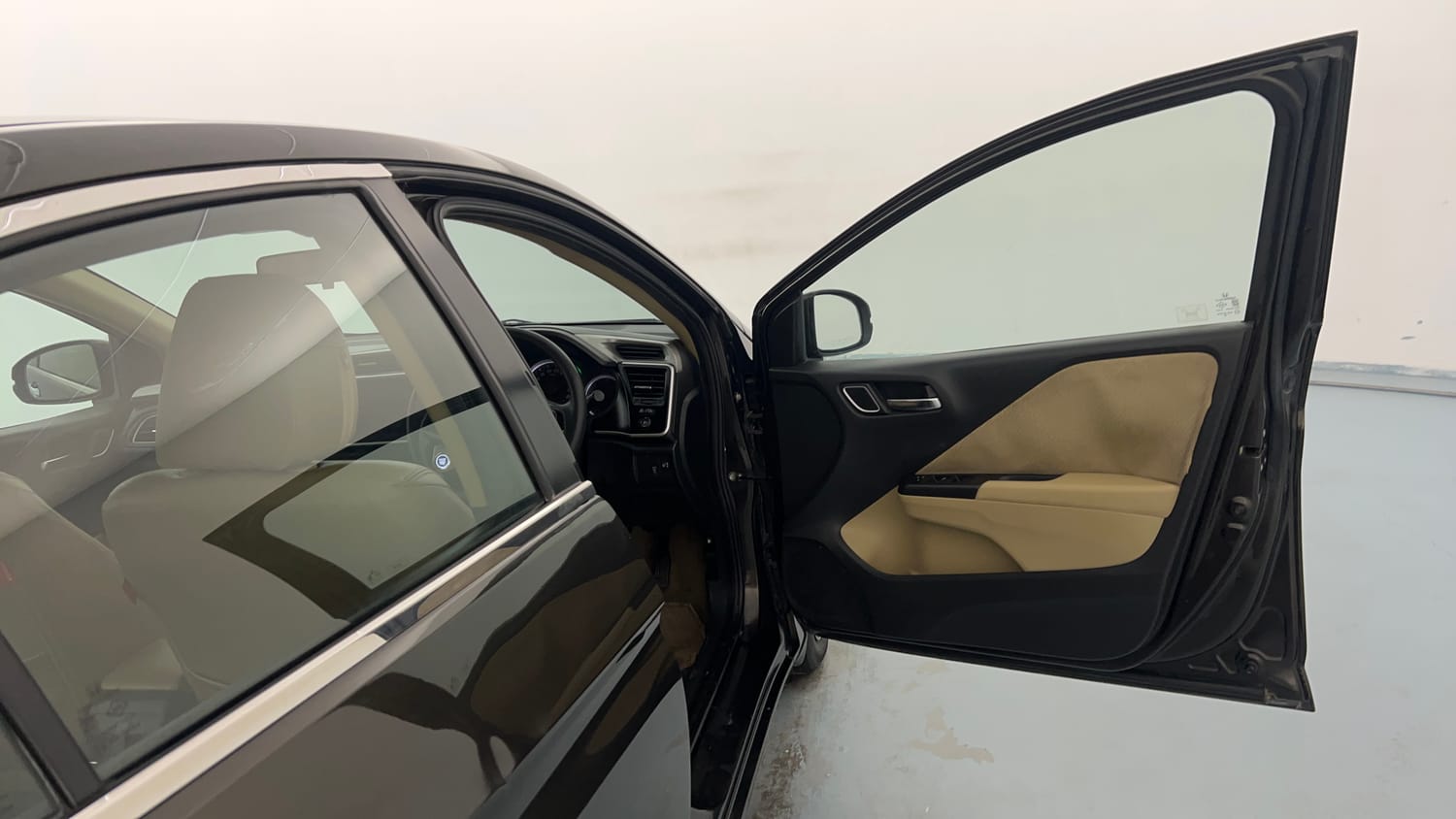 Used 2018 Honda City V Petrol Petrol Manual interior RIGHT FRONT DOOR OPEN VIEW