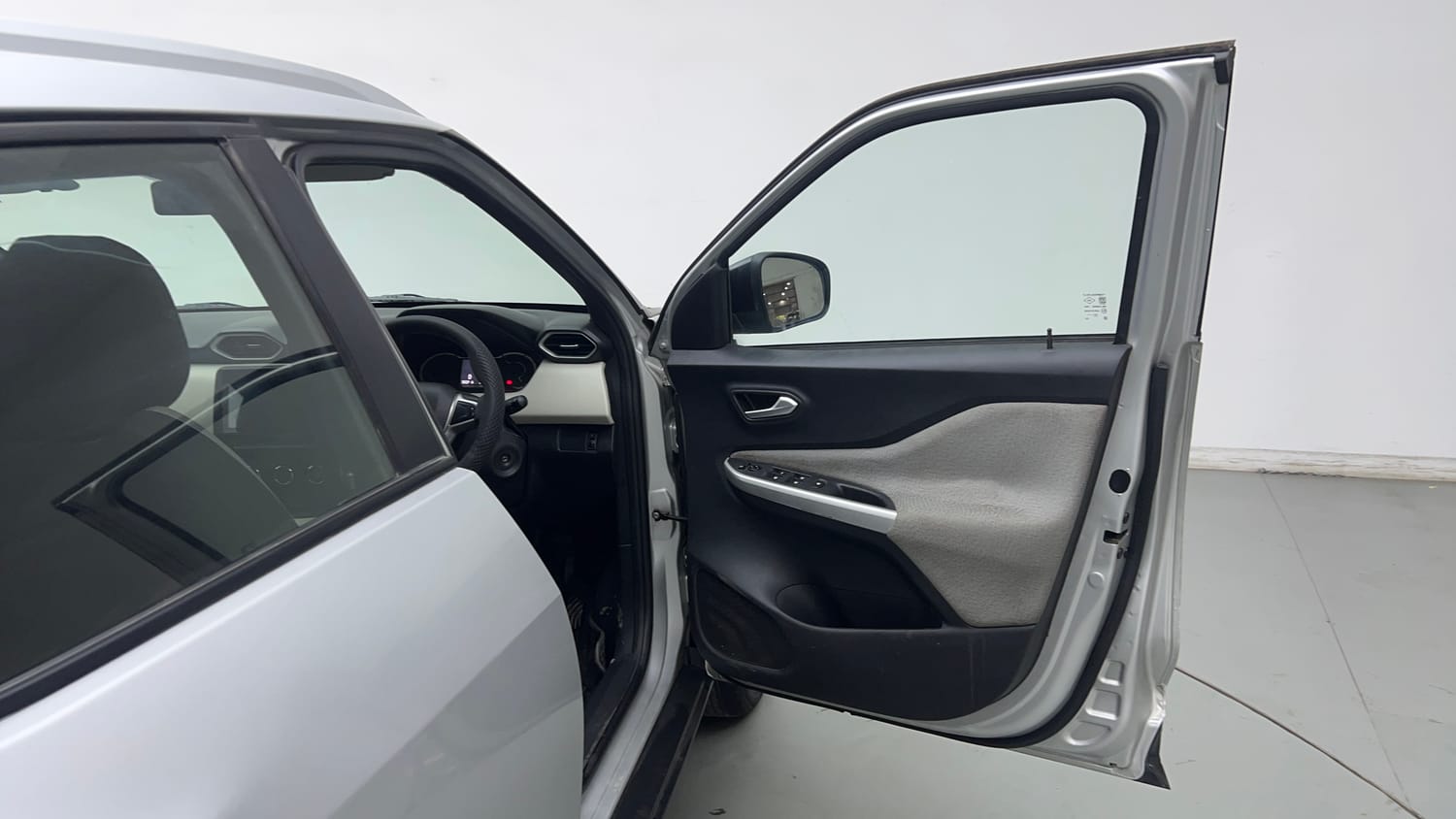 Used 2021 Nissan Magnite XL Petrol Manual interior RIGHT FRONT DOOR OPEN VIEW