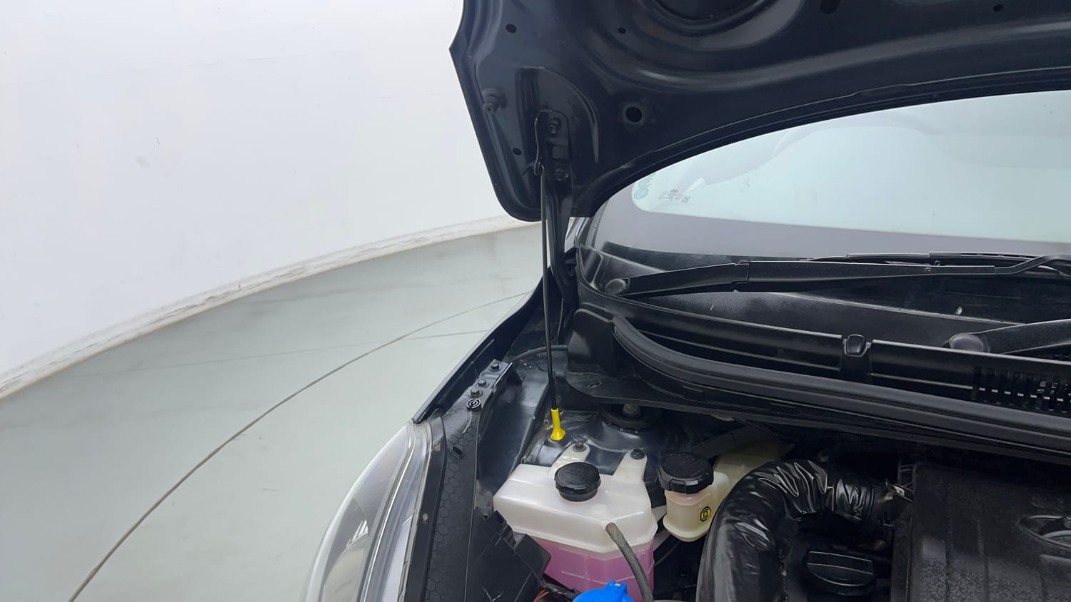 Used 2021 Hyundai Grand i10 Nios Magna 1.2 Kappa VTVT Petrol Manual engine ENGINE RIGHT SIDE HINGE & APRON VIEW