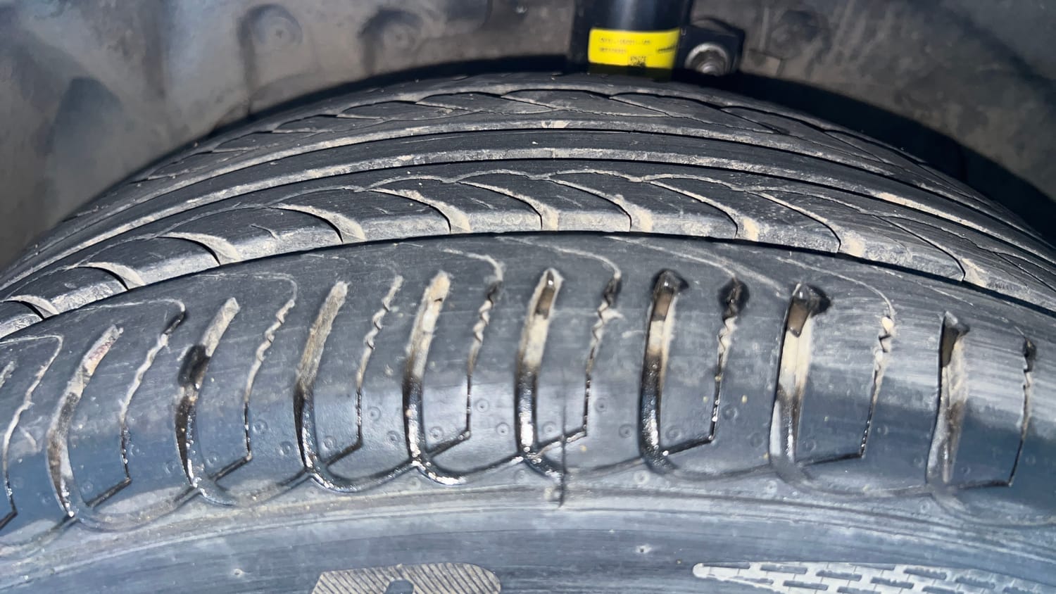 Used 2016 Ford EcoSport Titanium 1.5L Ti-VCT AT Petrol Automatic tyres LEFT FRONT TYRE TREAD VIEW