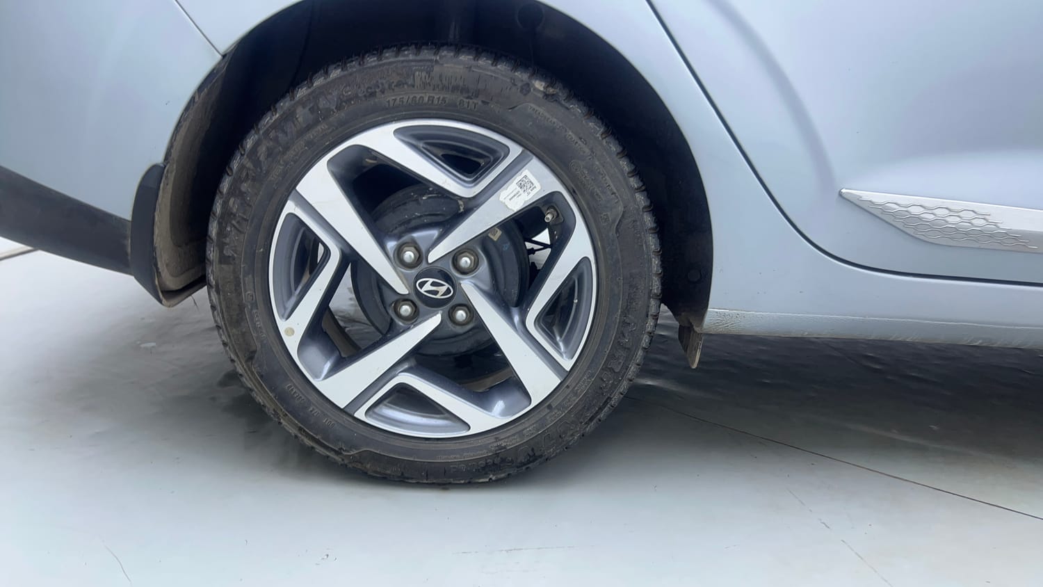 Used 2024 Hyundai Aura SX 1.2 CNG Cng Manual tyres RIGHT REAR TYRE RIM VIEW