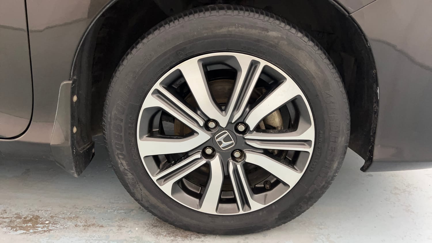 Used 2018 Honda City V Petrol Petrol Manual tyres RIGHT FRONT TYRE RIM VIEW