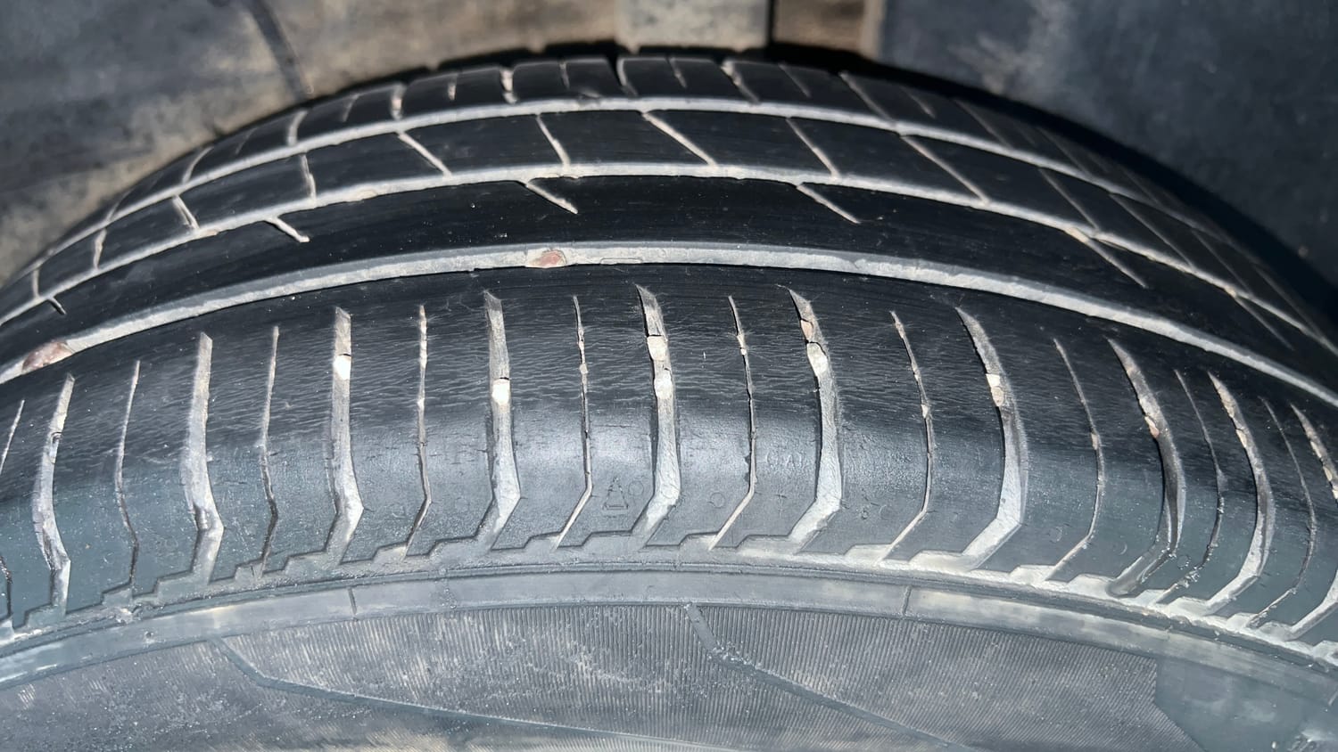 Used 2021 Tata Punch Adventure AMT Petrol Automatic tyres LEFT REAR TYRE TREAD VIEW