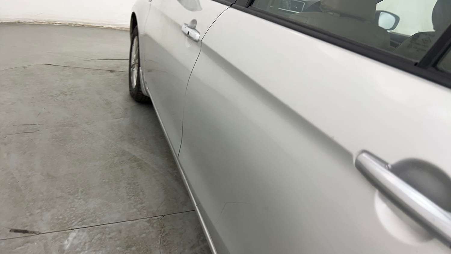 Used 2015 Maruti Suzuki Ciaz ZXi  AT Petrol Automatic dents MINOR SCRATCH