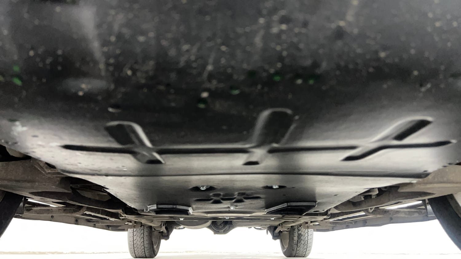 Used 2018 Tata Hexa XT 4x2 7 STR Diesel Manual extra FRONT LEFT UNDERBODY VIEW