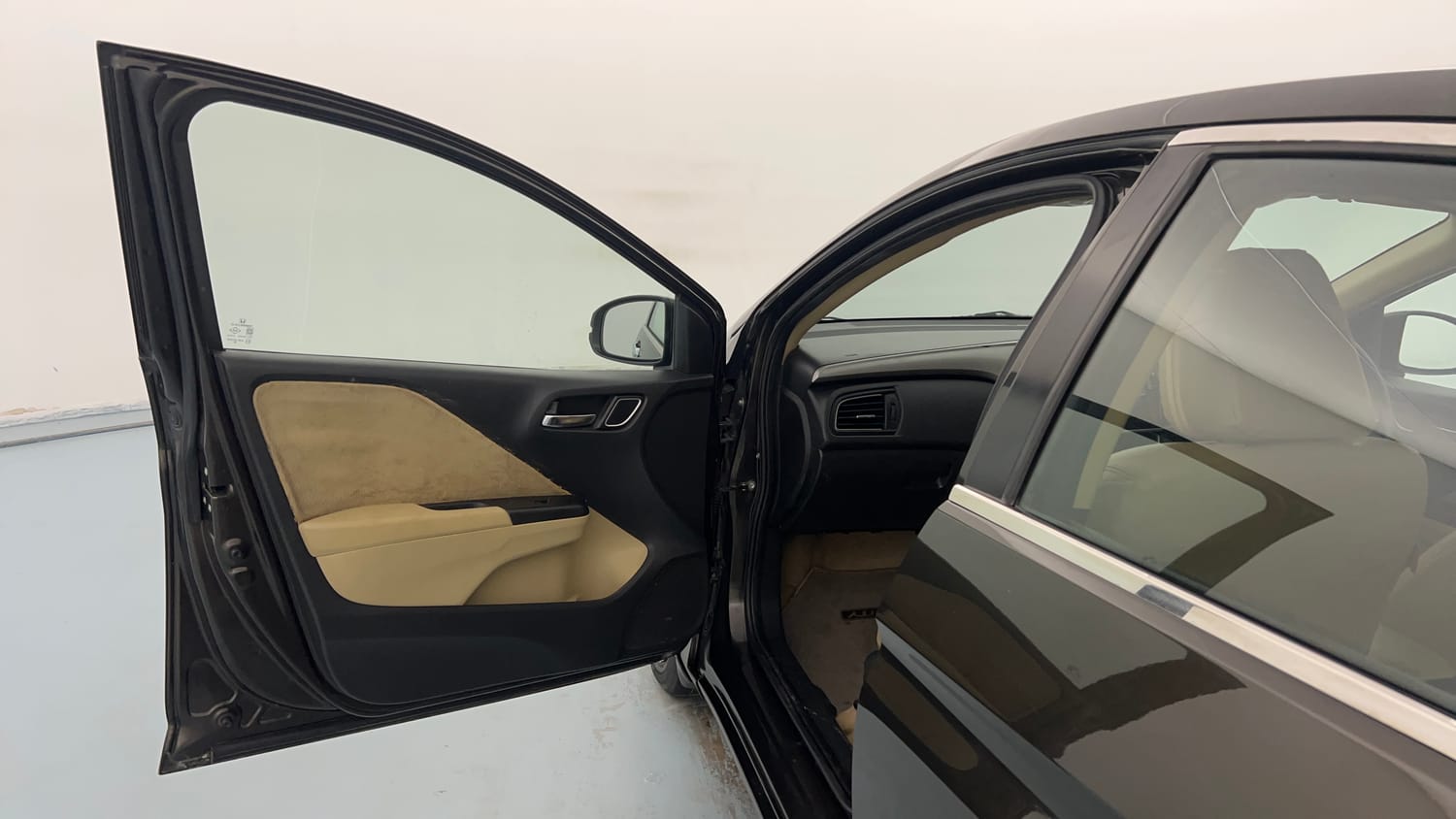 Used 2018 Honda City V Petrol Petrol Manual interior LEFT FRONT DOOR OPEN VIEW