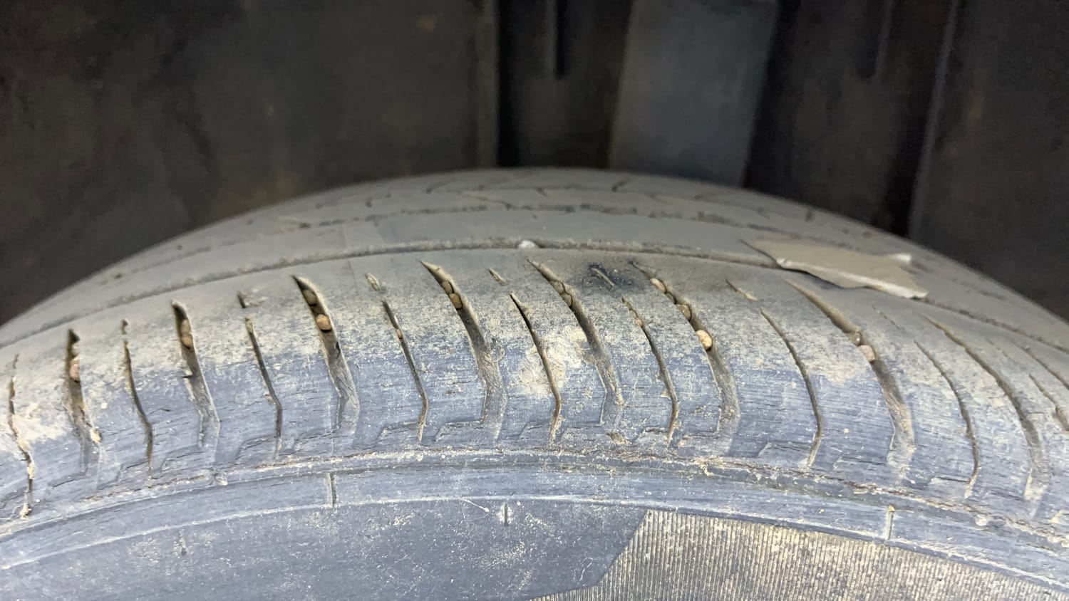 Used 2023 Nissan Magnite XV Petrol Manual tyres LEFT REAR TYRE TREAD VIEW