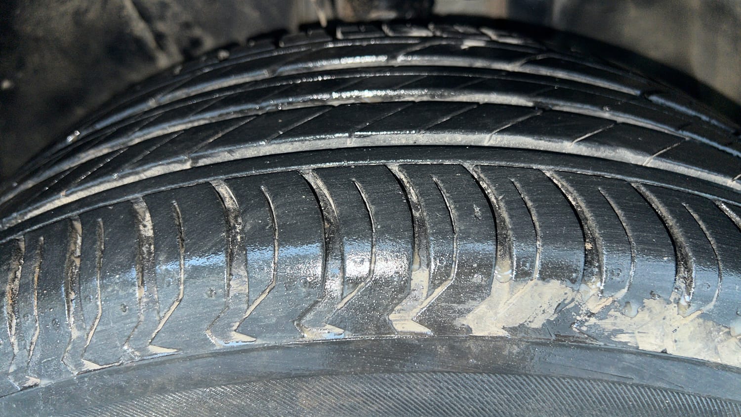 Used 2021 Jeep Compass Model S (O) 1.4 Petrol DCT Petrol Automatic tyres RIGHT FRONT TYRE TREAD VIEW