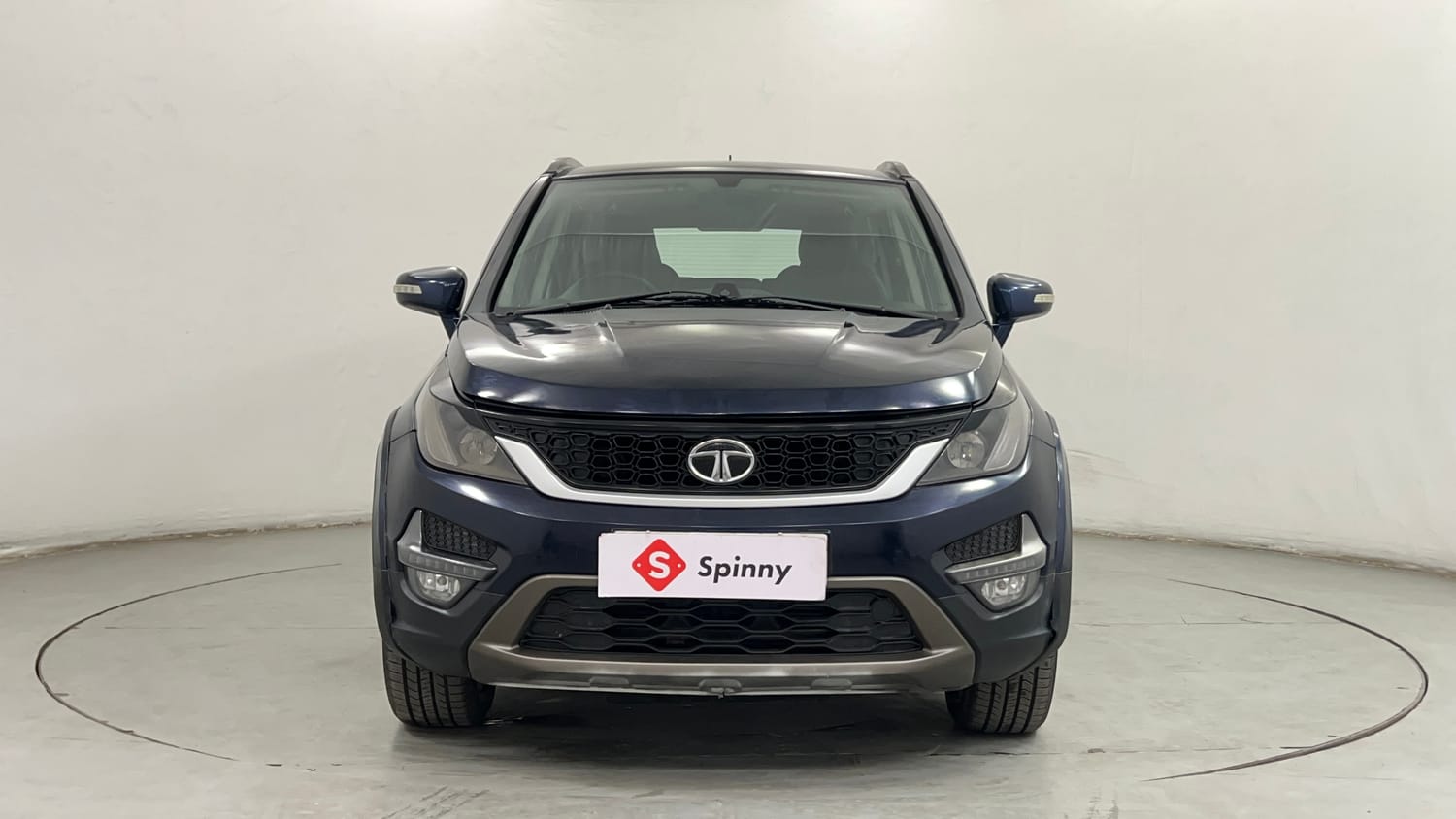 Used 2018 Tata Hexa XT 4x2 7 STR Diesel Manual exterior FRONT VIEW
