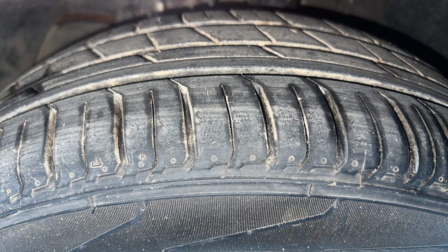 Used 2022 Tata Tigor XZA Plus Petrol Automatic tyres LEFT FRONT TYRE TREAD VIEW