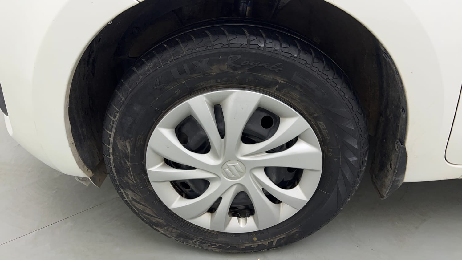Used 2023 Maruti Suzuki Swift VXi Petrol Manual tyres LEFT FRONT TYRE RIM VIEW
