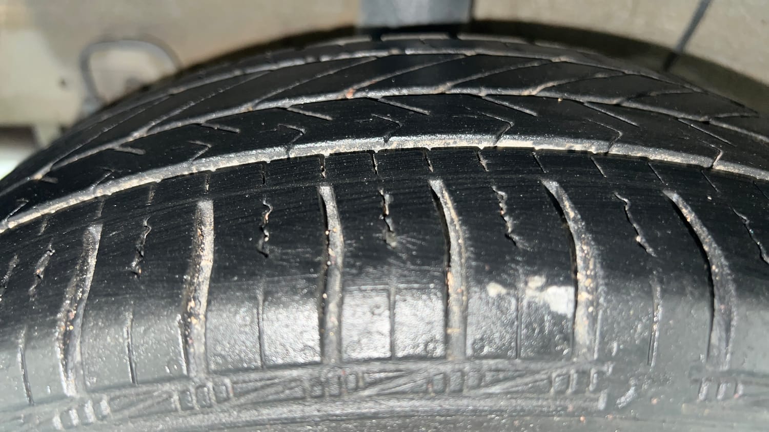 Used 2018 Hyundai Grand i10 Magna 1.2 Kappa VTVT Petrol Manual tyres RIGHT REAR TYRE TREAD VIEW