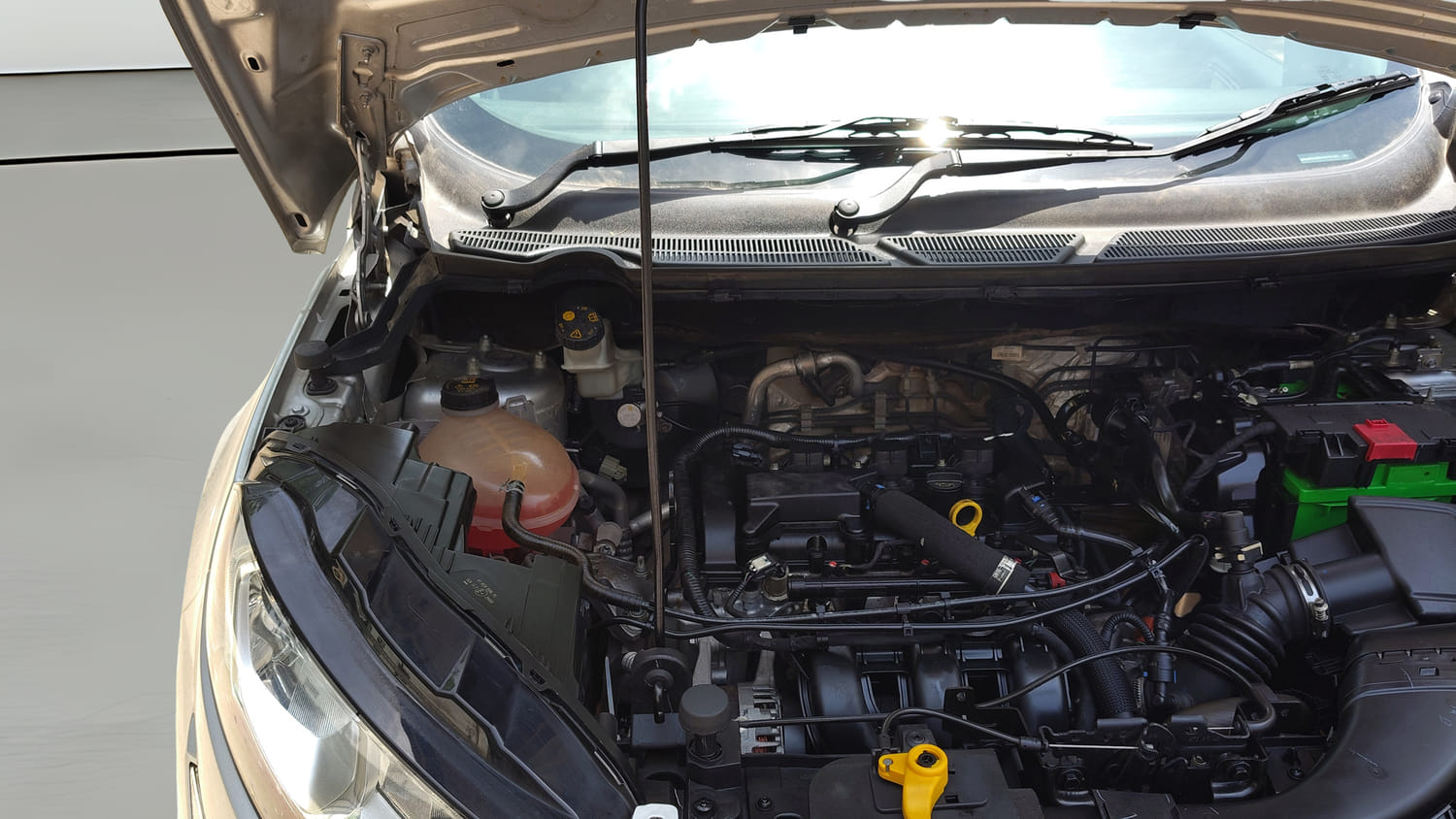 Used 2019 Ford EcoSport Titanium + 1.5L Ti-VCT AT Petrol Automatic engine ENGINE RIGHT SIDE HINGE & APRON VIEW