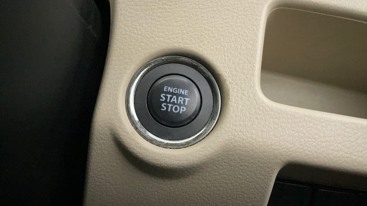 Used 2017 Maruti Suzuki Ciaz Alpha 1.4 AT Petrol Automatic top_features Keyless start