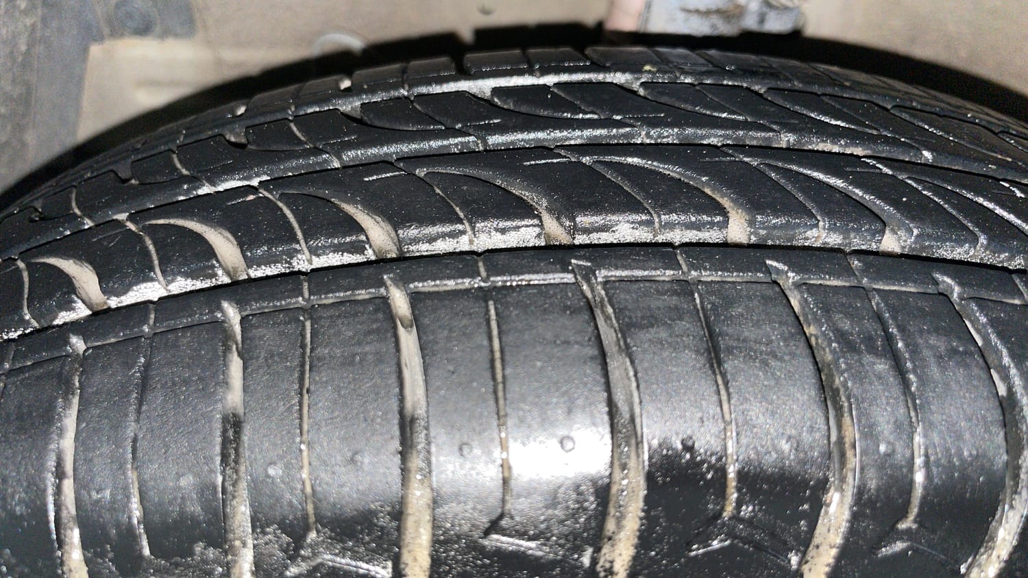 Used 2013 Maruti Suzuki Swift VXi Petrol Manual tyres LEFT FRONT TYRE TREAD VIEW