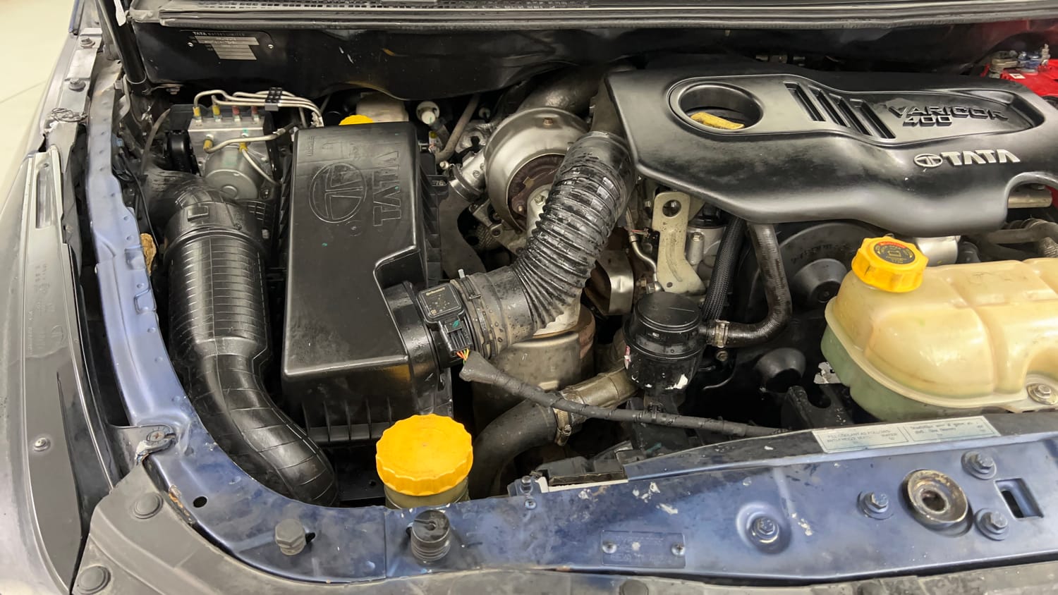 Used 2018 Tata Hexa XT 4x2 7 STR Diesel Manual engine ENGINE RIGHT SIDE VIEW