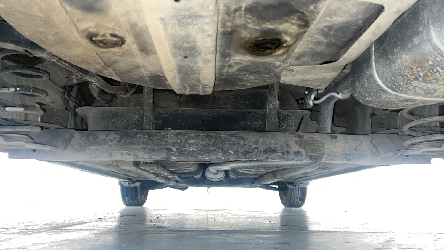 Used 2015 Hyundai Xcent Base 1.2 Petrol Manual extra REAR UNDERBODY VIEW (TAKEN FROM REAR)