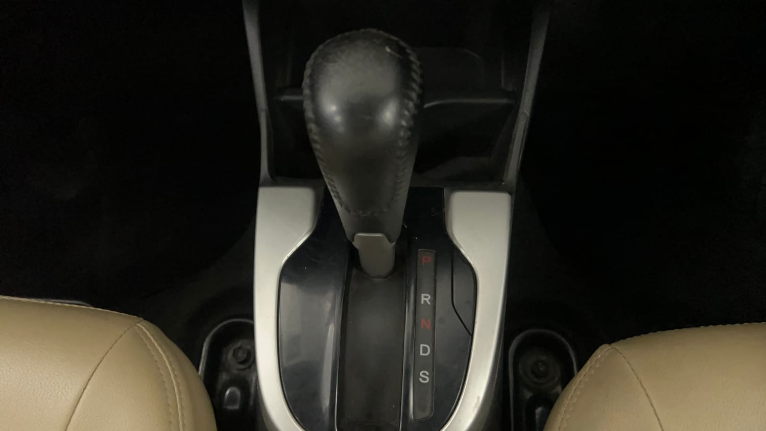 Used 2017 Honda Jazz V AT Petrol Petrol Automatic interior GEAR  KNOB VIEW
