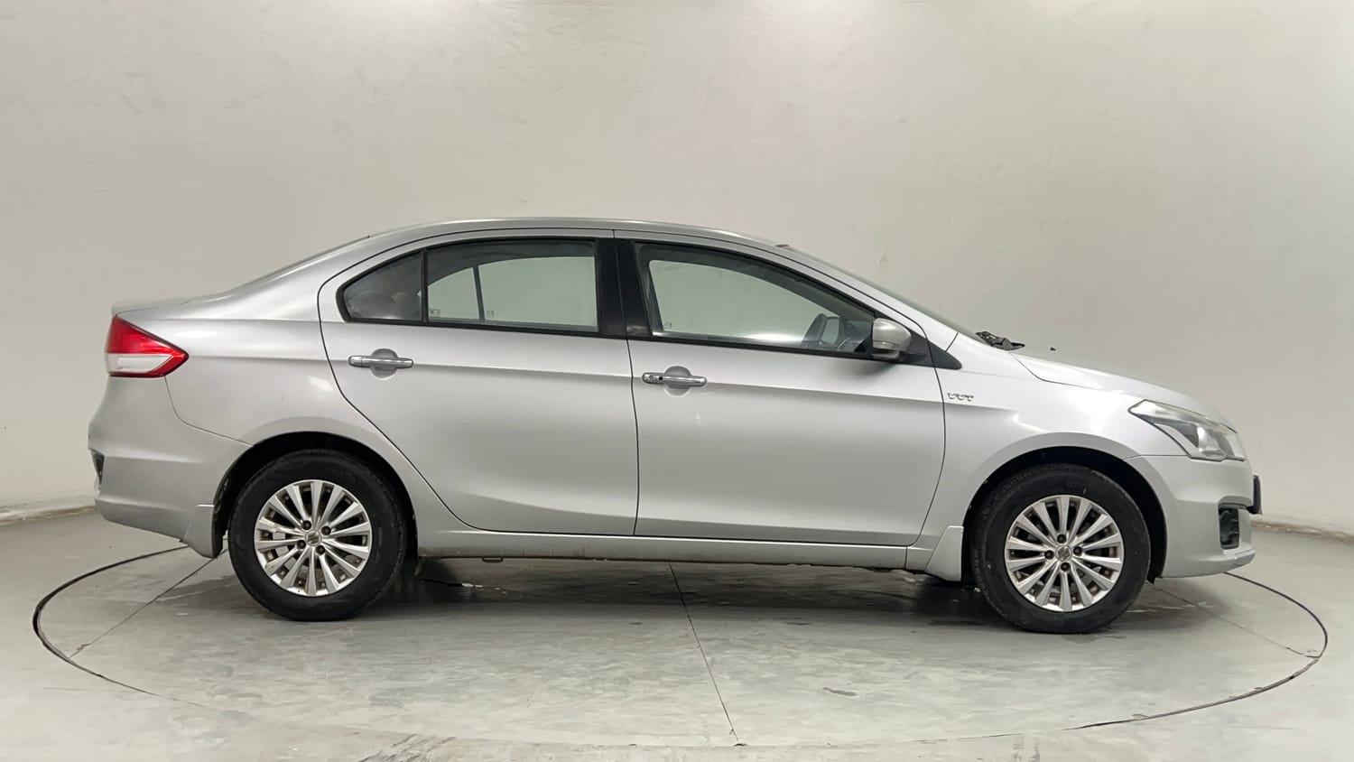 Used 2015 Maruti Suzuki Ciaz ZXi  AT Petrol Automatic exterior RIGHT SIDE VIEW