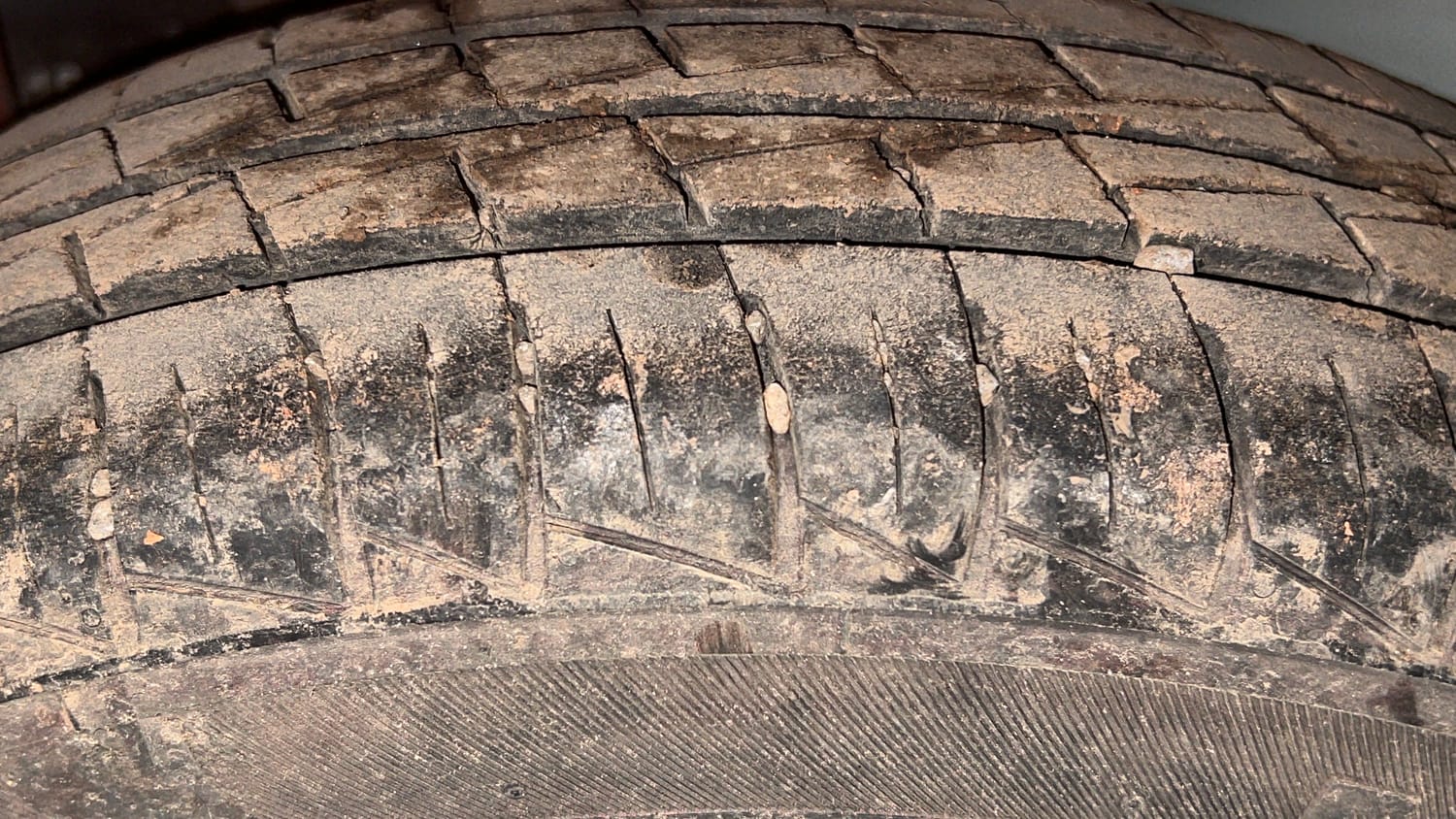 Used 2022 Maruti Suzuki Alto 800 LXi (O) Petrol Manual tyres LEFT REAR TYRE TREAD VIEW