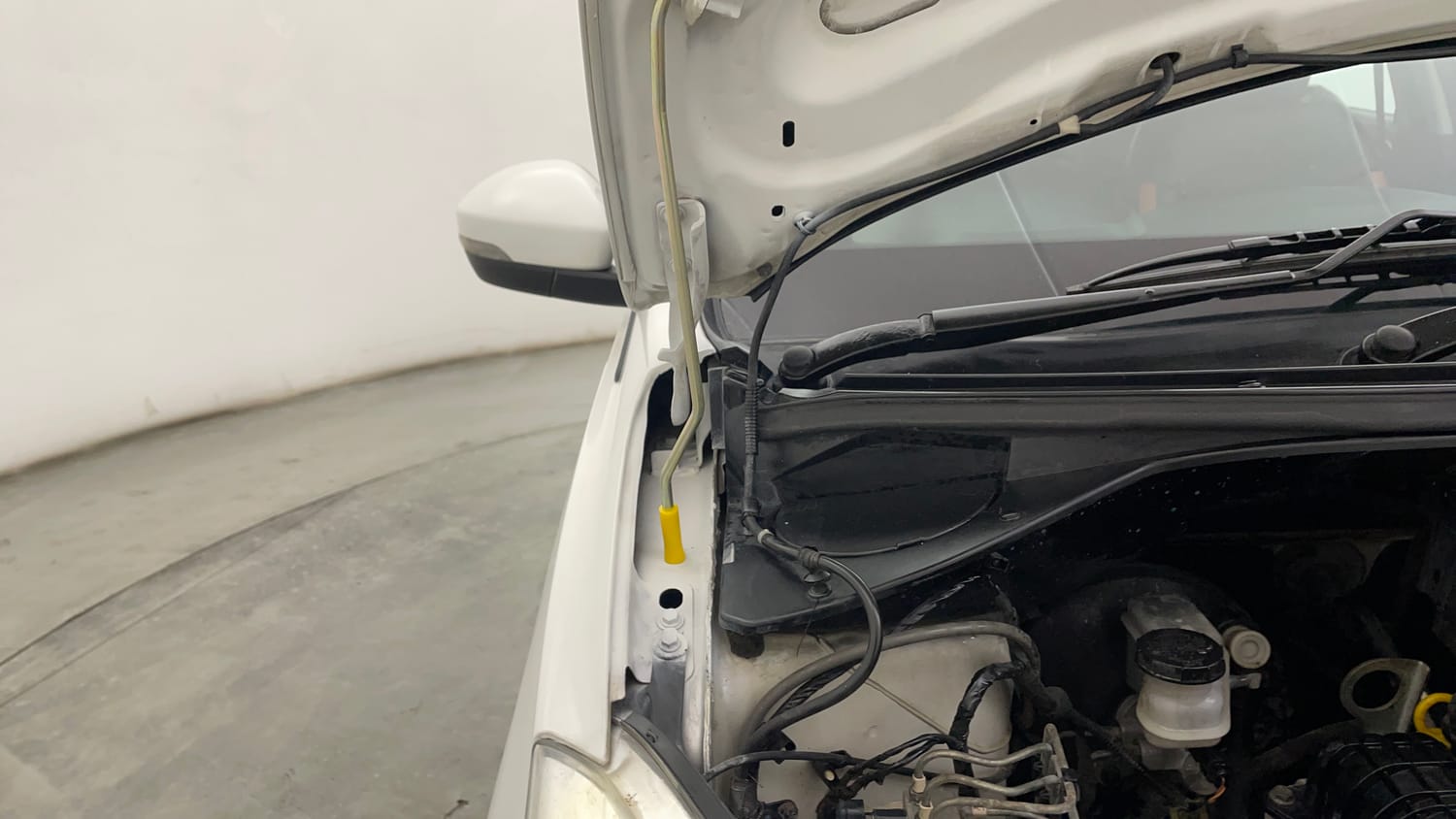 Used 2019 Tata Tiago Revotron XZ Petrol Manual engine ENGINE RIGHT SIDE HINGE & APRON VIEW