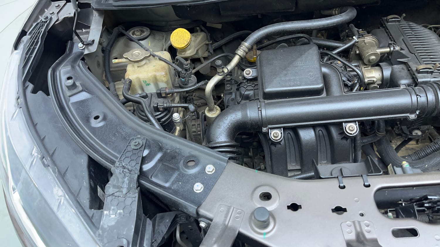 Used 2023 Nissan Magnite XV Petrol Manual engine ENGINE RIGHT SIDE VIEW