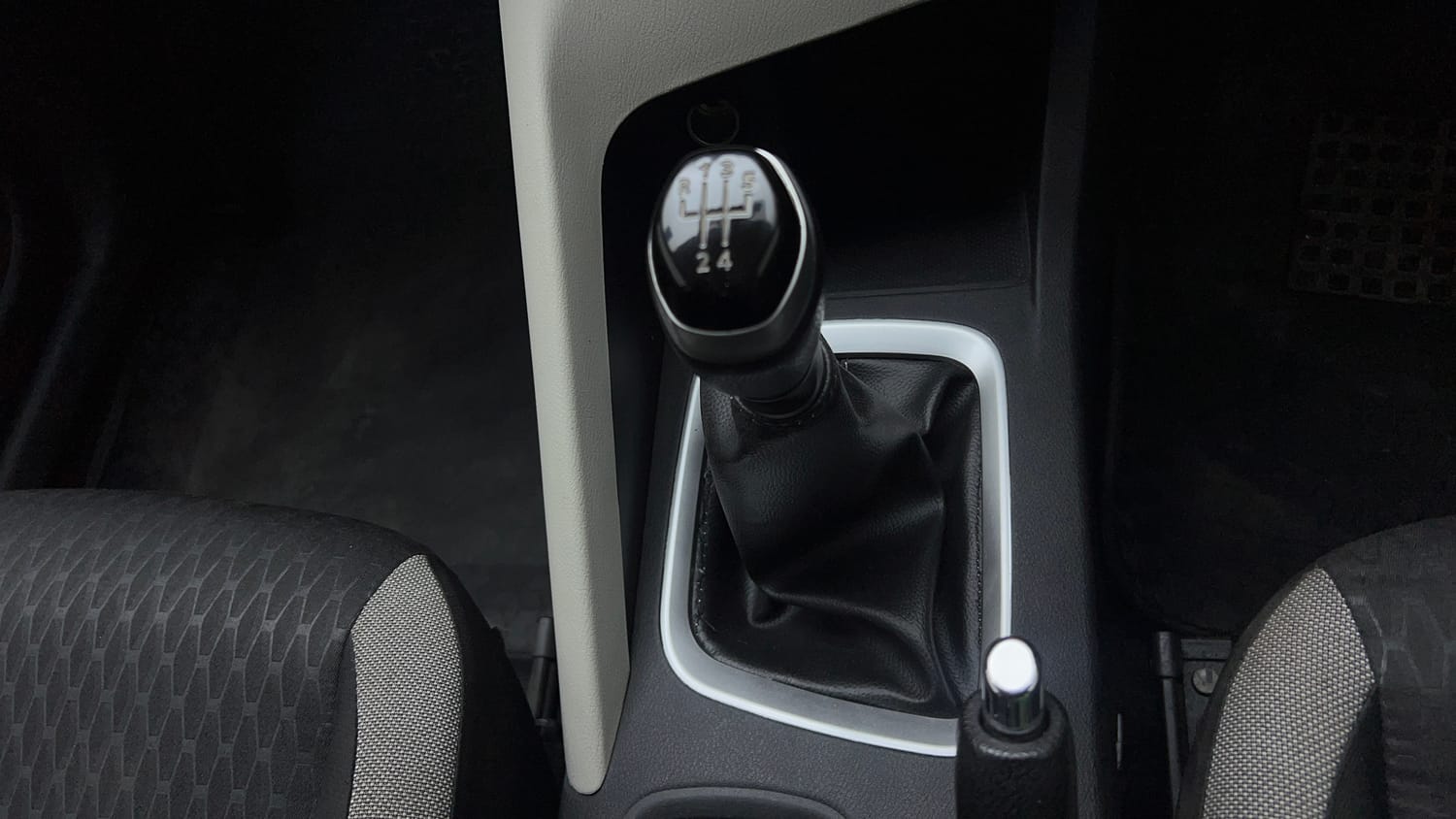 Used 2021 Nissan Magnite XL Petrol Manual interior GEAR  KNOB VIEW