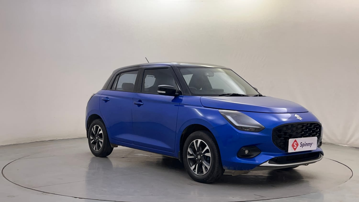 Used 2025 Maruti Suzuki Swift ZXi Plus Dual Tone AMT Petrol Automatic exterior RIGHT FRONT CORNER VIEW