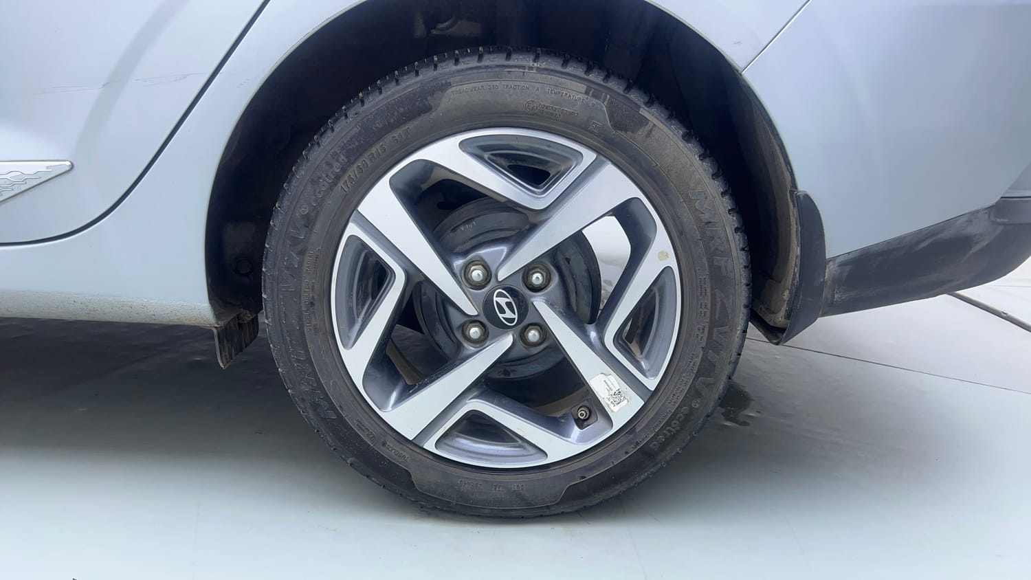 Used 2024 Hyundai Aura SX 1.2 CNG Cng Manual tyres LEFT REAR TYRE RIM VIEW