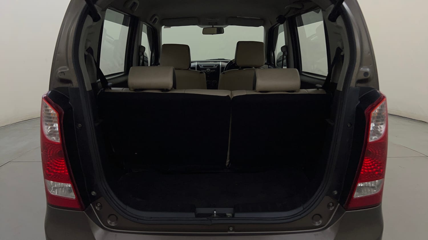 Used 2013 Maruti Suzuki Wagon R VXI Petrol Manual interior DICKY INSIDE VIEW