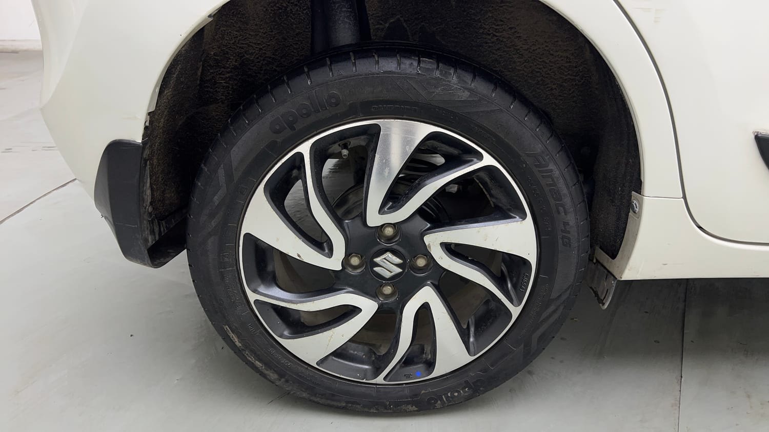 Used 2021 Maruti Suzuki Baleno Zeta Petrol Manual tyres RIGHT REAR TYRE RIM VIEW