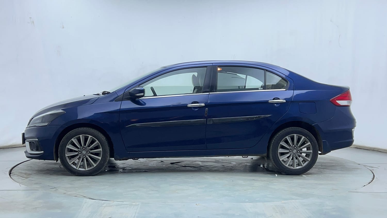 Used 2019 Maruti Suzuki Ciaz Alpha Hybrid 1.5 AT Petrol Automatic exterior LEFT SIDE VIEW