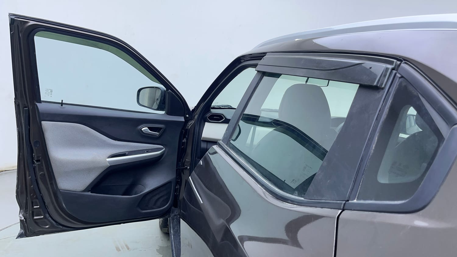 Used 2023 Nissan Magnite XV Petrol Manual interior LEFT FRONT DOOR OPEN VIEW