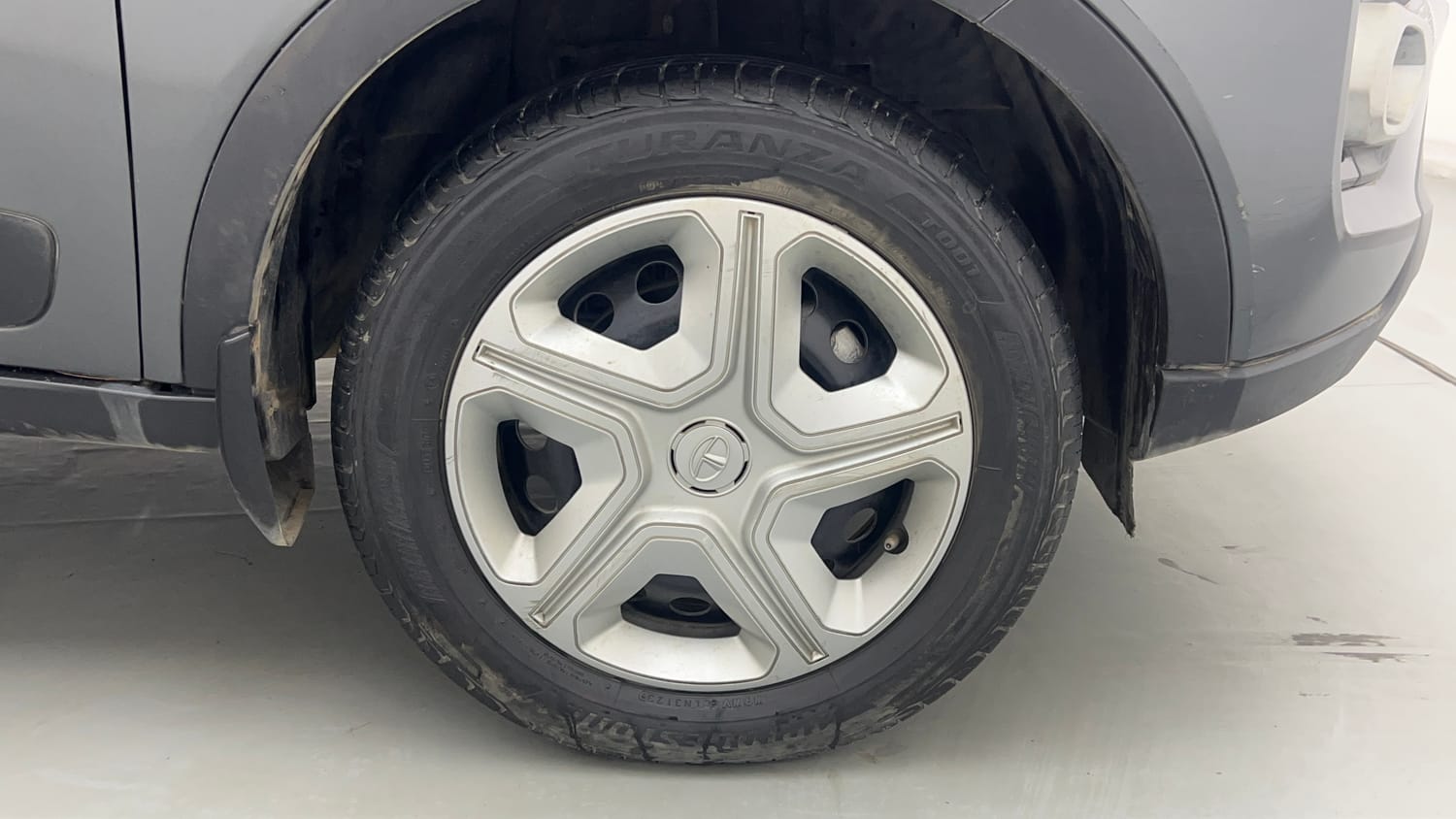 Used 2024 Tata Nexon XMA (S) Petrol Automatic tyres RIGHT FRONT TYRE RIM VIEW