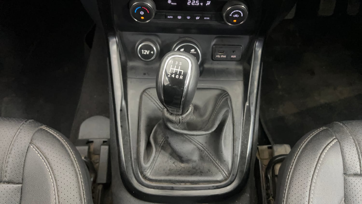 Used 2018 Tata Hexa XT 4x2 7 STR Diesel Manual interior GEAR  KNOB VIEW