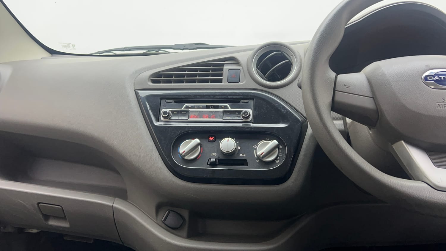 Used 2017 Datsun Redi-GO S Petrol Manual interior MUSIC SYSTEM & AC CONTROL VIEW