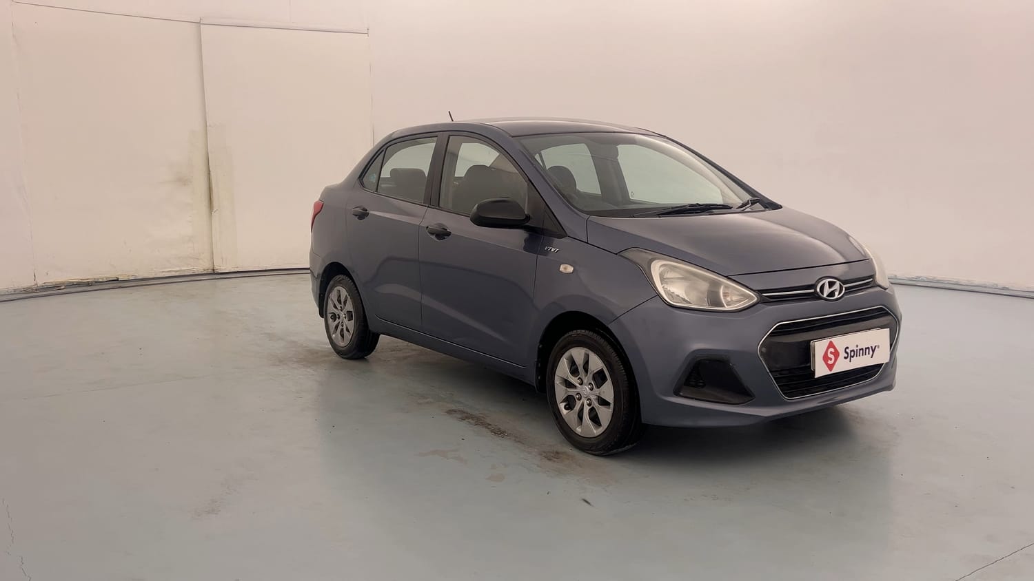 Used 2015 Hyundai Xcent Base 1.2 Petrol Manual exterior RIGHT FRONT CORNER VIEW