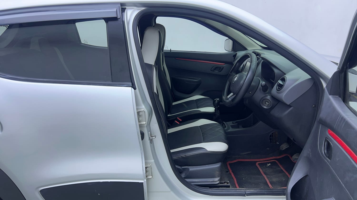 Used 2017 Renault Kwid RXT Petrol Manual interior RIGHT SIDE FRONT DOOR CABIN VIEW