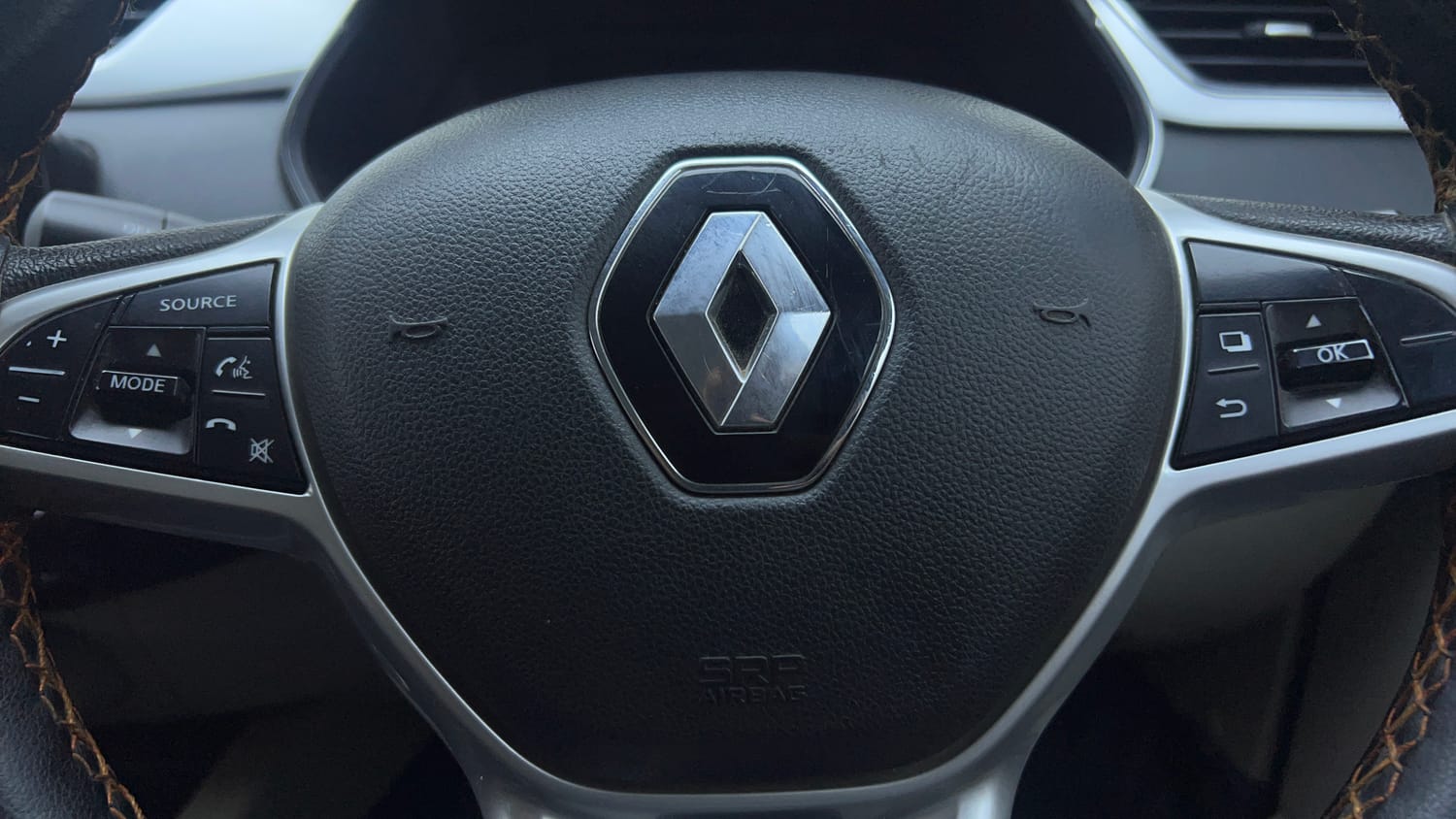 Used 2024 Renault Triber RXZ EASY-R AMT Petrol Automatic top_features Airbags