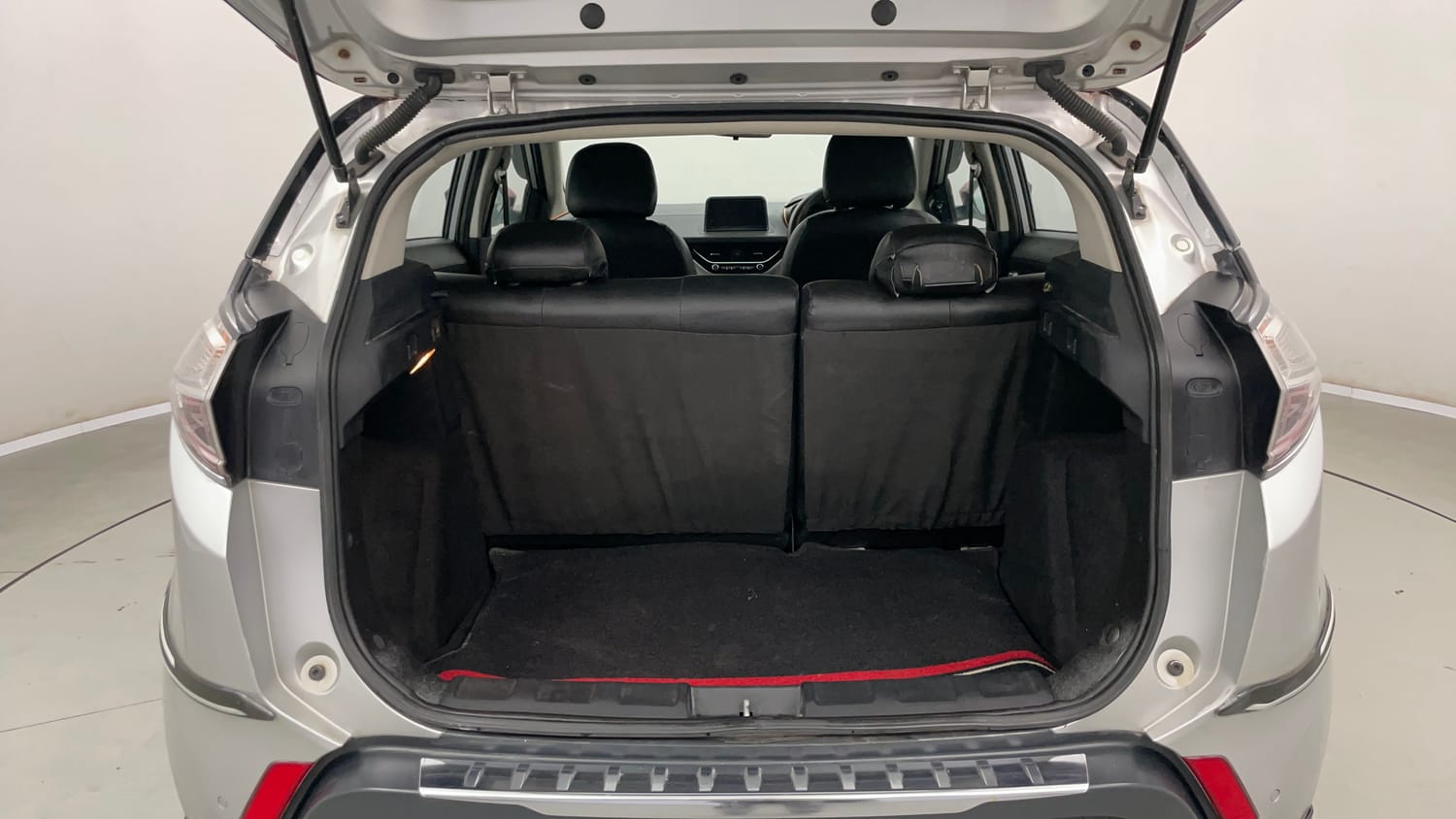 Used 2018 Tata Nexon XZ Plus Diesel Diesel Manual interior DICKY INSIDE VIEW