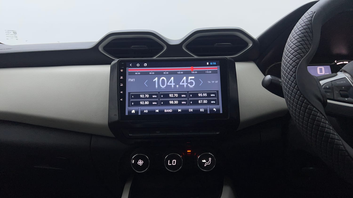 Used 2021 Nissan Magnite XL Petrol Manual interior MUSIC SYSTEM & AC CONTROL VIEW
