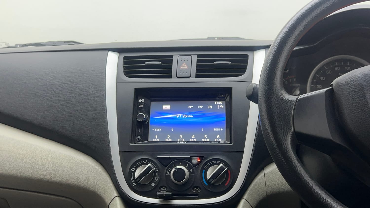 Used 2015 Maruti Suzuki Celerio VXi AMT Petrol Automatic interior MUSIC SYSTEM & AC CONTROL VIEW