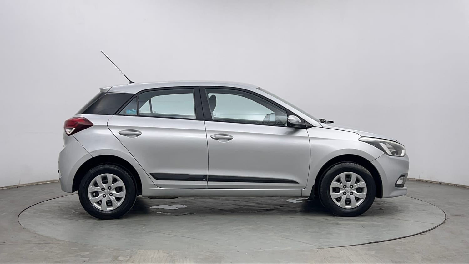 Used 2016 Hyundai Elite i20 Sportz 1.2 Petrol Manual exterior RIGHT SIDE VIEW
