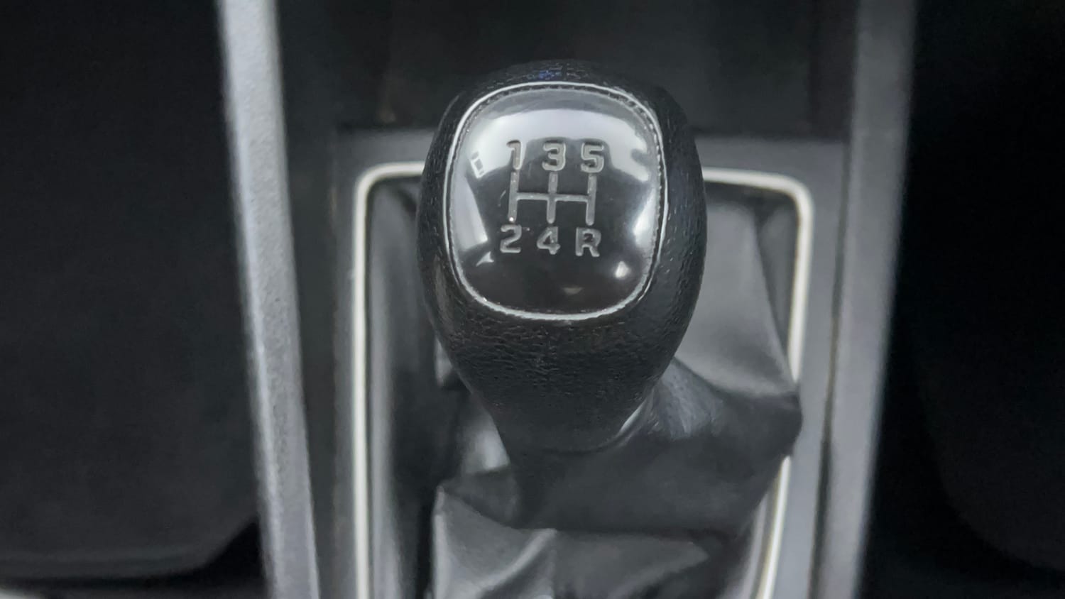 Used 2016 Hyundai Elite i20 Sportz 1.2 Petrol Manual interior GEAR  KNOB VIEW