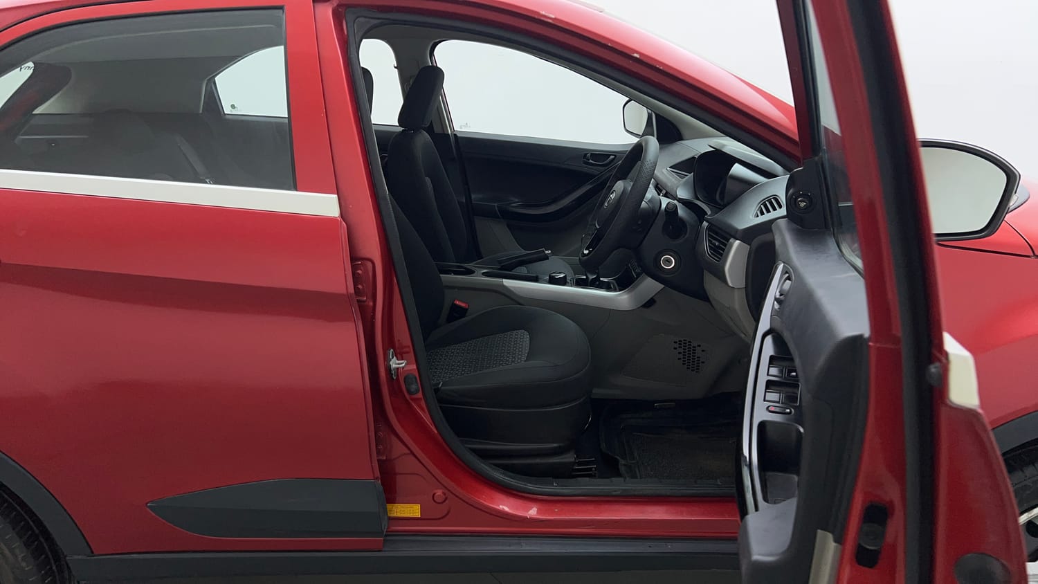 Used 2018 Tata Nexon XM Petrol Manual interior RIGHT SIDE FRONT DOOR CABIN VIEW