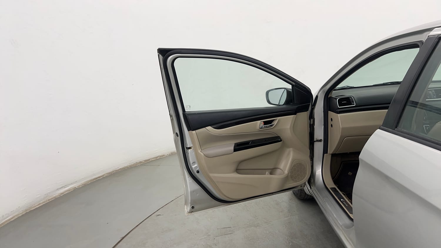 Used 2015 Maruti Suzuki Ciaz ZXi  AT Petrol Automatic interior LEFT FRONT DOOR OPEN VIEW
