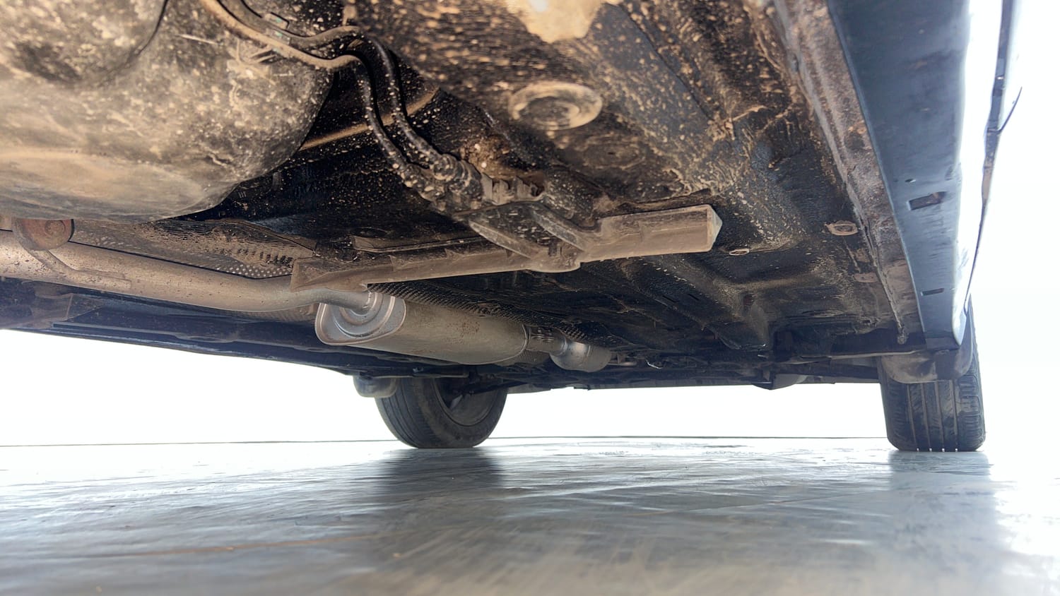 Used 2022 Volkswagen Taigun Topline 1.0 TSI MT Petrol Manual extra REAR RIGHT UNDERBODY VIEW