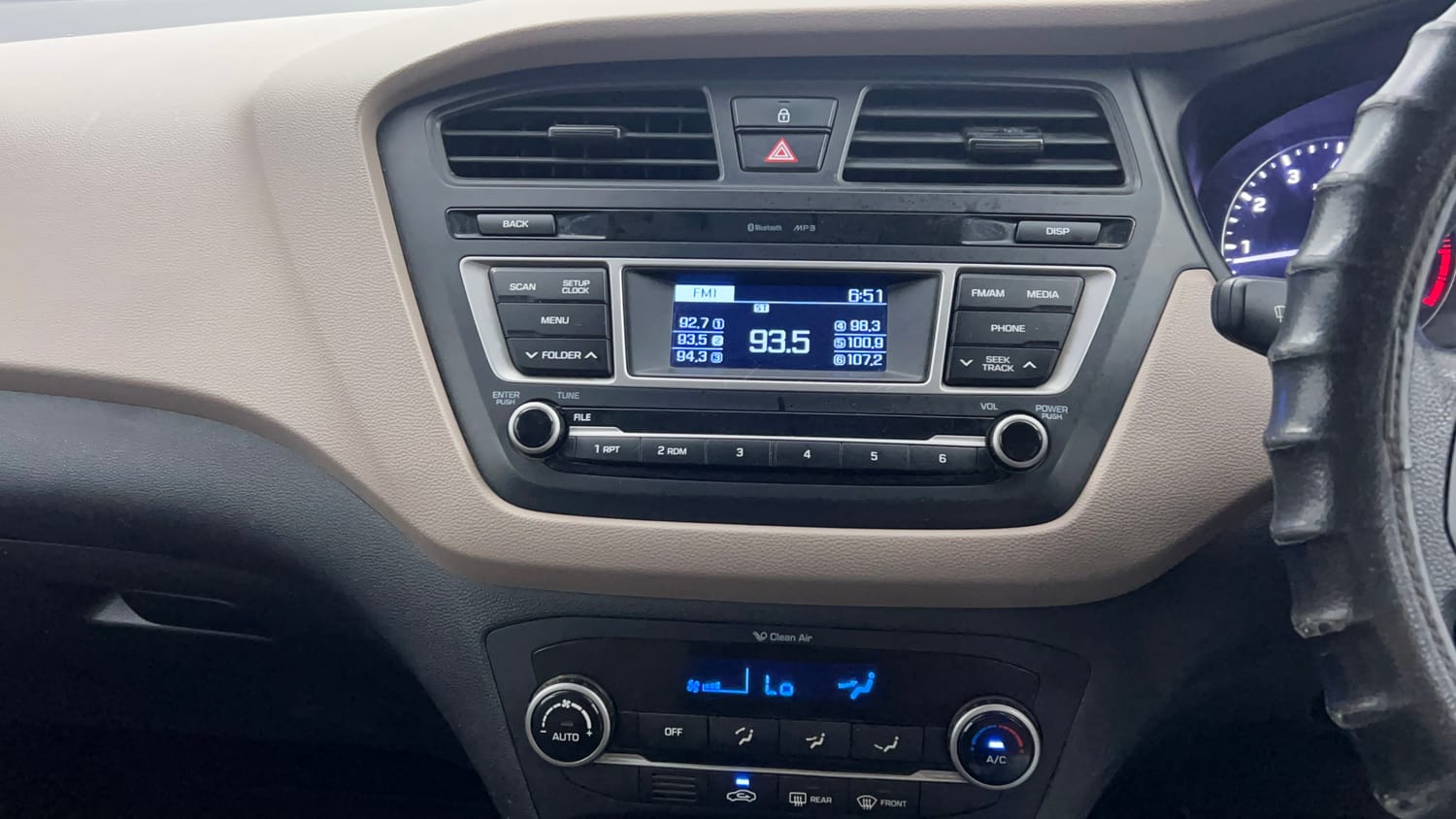 Used 2016 Hyundai Elite i20 Sportz 1.2 Petrol Manual interior MUSIC SYSTEM & AC CONTROL VIEW